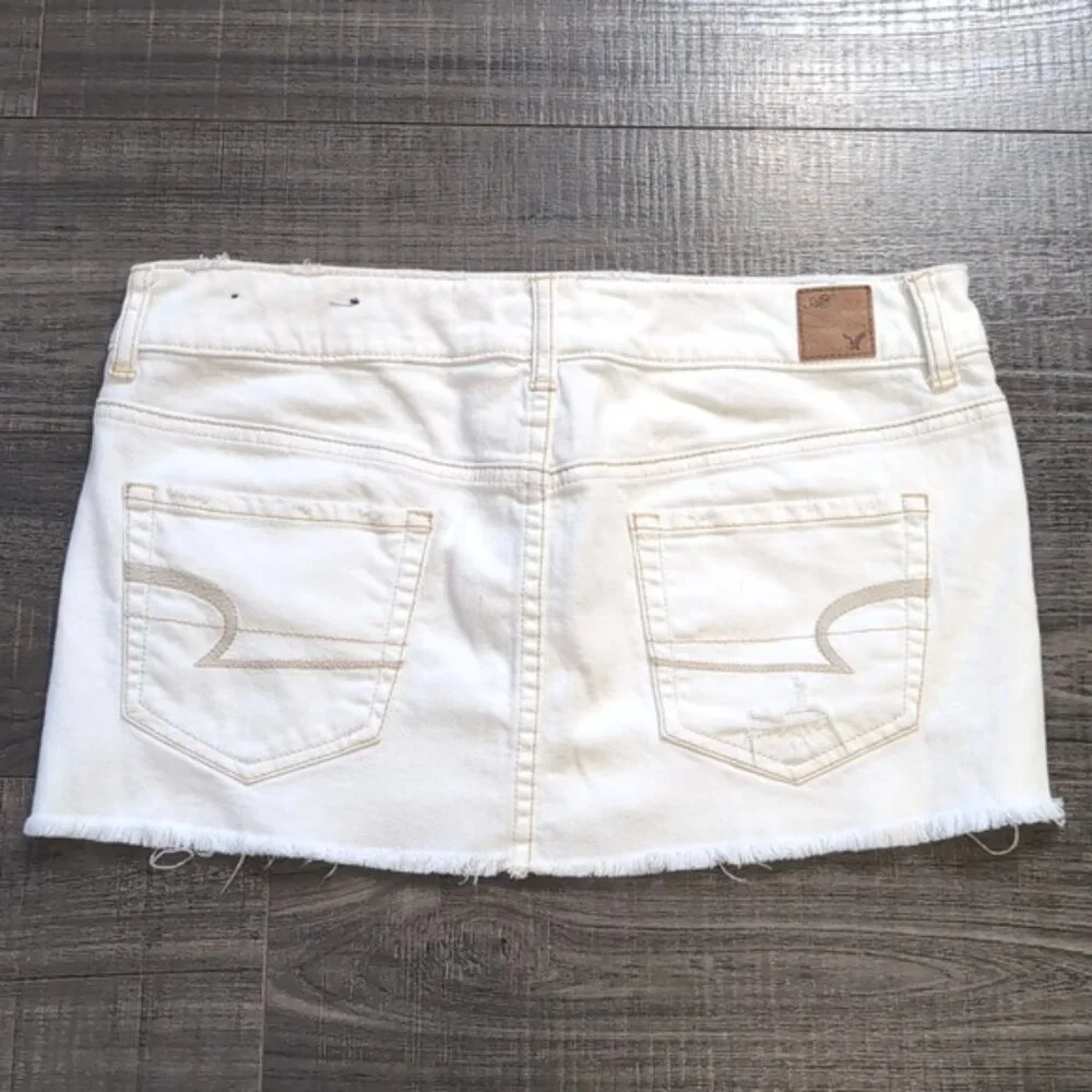 💠 American Eagle White Distressed Denim Mini Skirt Womens Size 6 Stretch - Picture 7 of 12